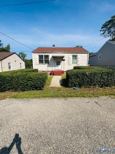 Photo of 527 Hannon Street, Petersburg, VA 23803 (MLS # 2622846)