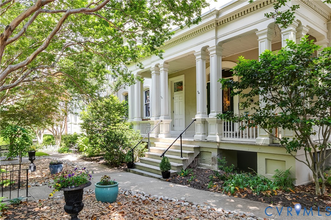 212 W Franklin Street UP01