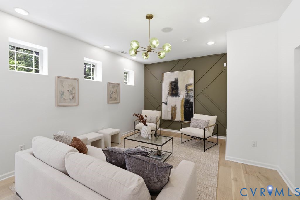 821 Forest Avenue