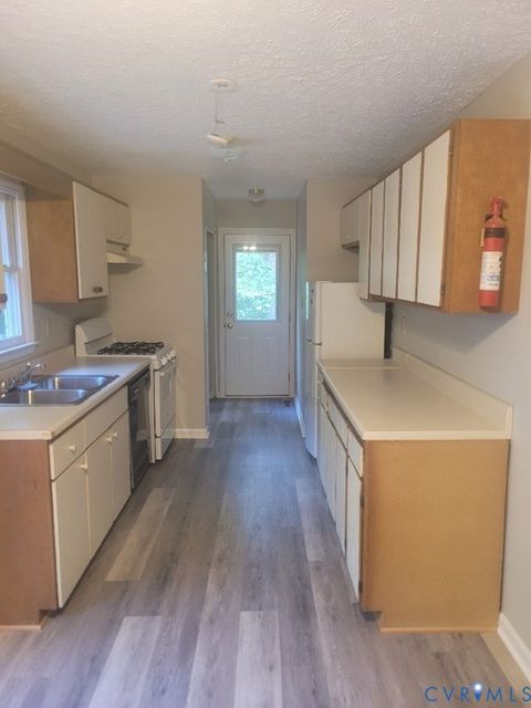 Tiny photo for 906 Equestrian Trail Road, New Canton, VA 23123 (MLS # 2607962)