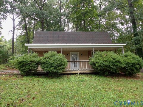Photo of 133 Redbud Drive, Louisa, VA 23093 (MLS # 2527441)