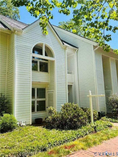 Photo of 13 James Falls Drive, Richmond, VA 23221 (MLS # 2609224)