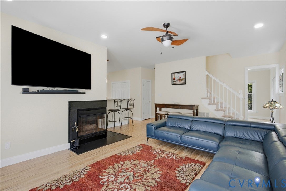 6212 Winsted Court