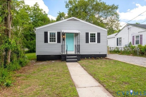 Photo of 916 Cameron Street, Petersburg, VA 23803 (MLS # 2625721)