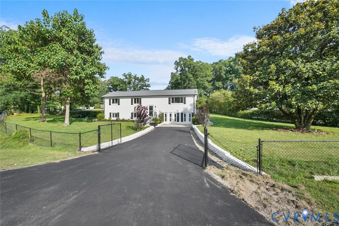 4911 Aqua Lane
