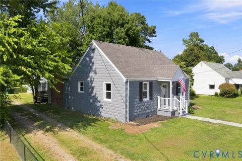 Tiny photo for 402 Stuart Avenue, Colonial Heights, VA 23834 (MLS # 2623540)