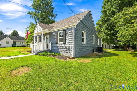 Tiny photo for 402 Stuart Avenue, Colonial Heights, VA 23834 (MLS # 2623540)