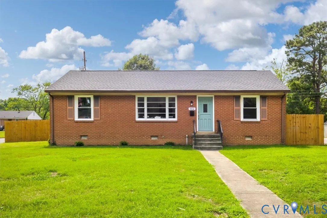 904 Faye Street
