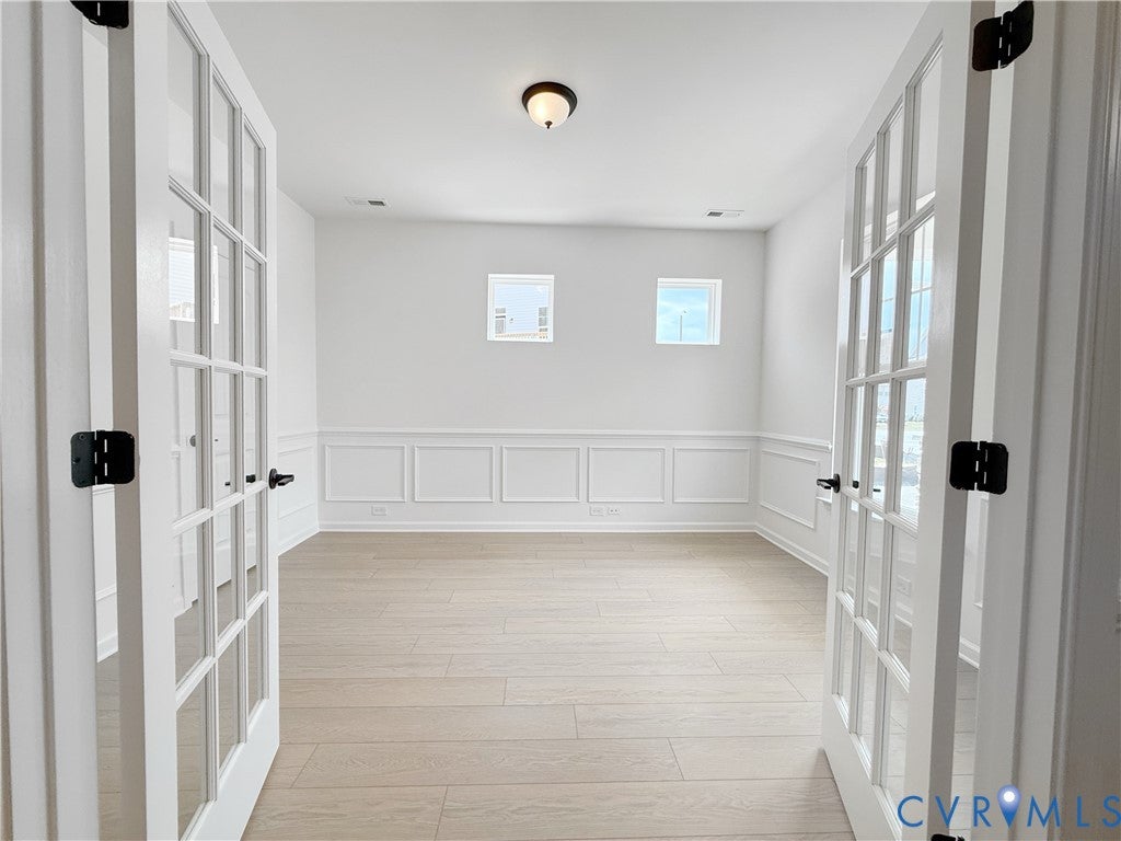2401 Flora Boulevard