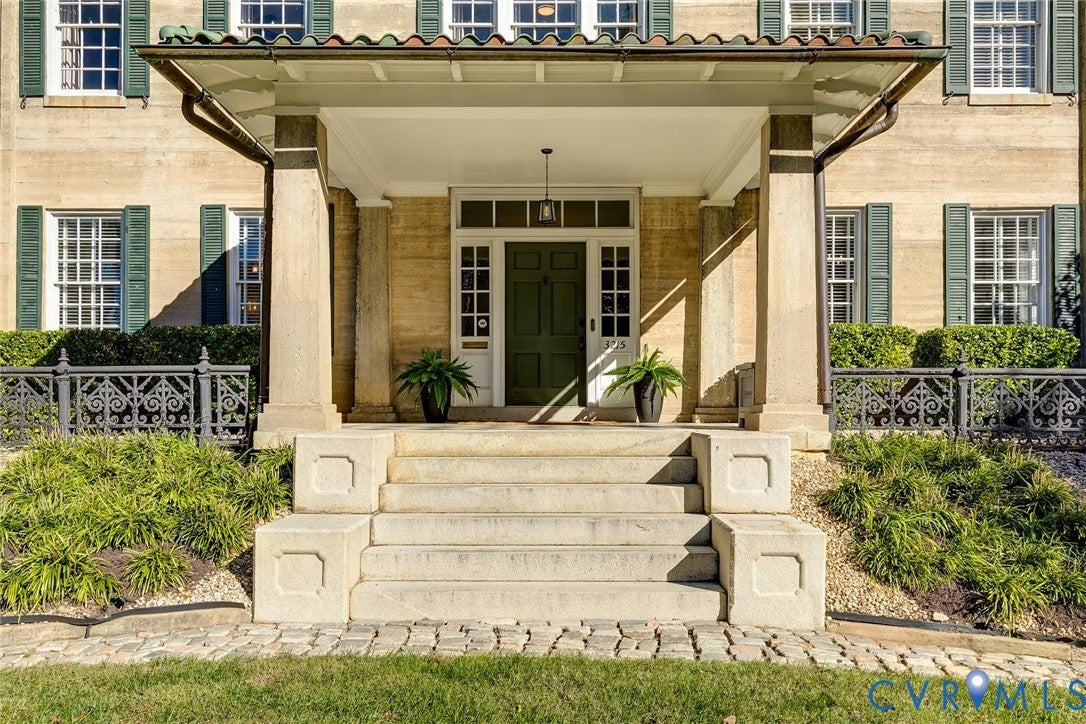 3215 Seminary Avenue