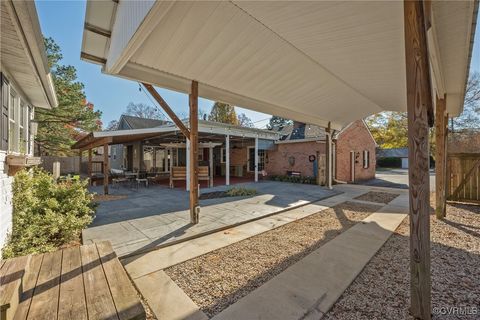 A home in Colonial Heights