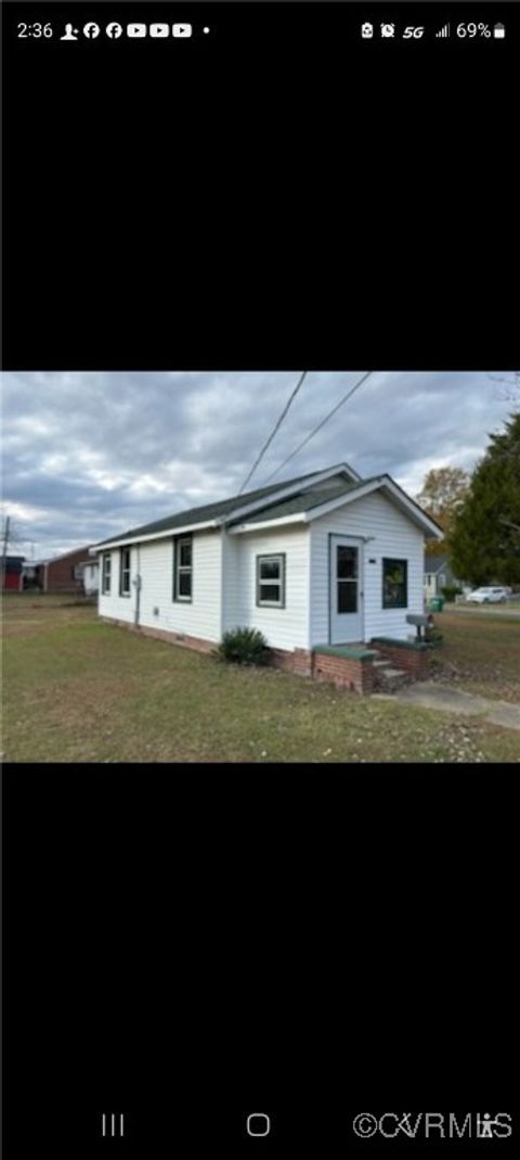 A home in Colonial Heights