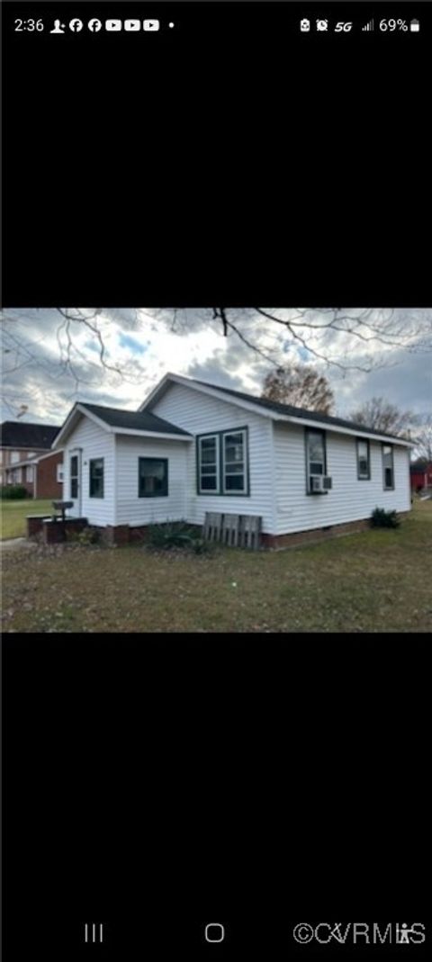 A home in Colonial Heights