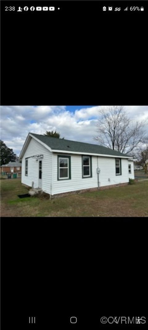 A home in Colonial Heights