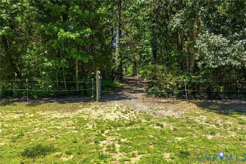 Tiny photo for 93 Faraway Road, Saluda, VA 23149 (MLS # 2612490)