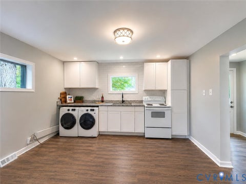 Tiny photo for 308 Orange Avenue, Colonial Heights, VA 23834 (MLS # 2621371)