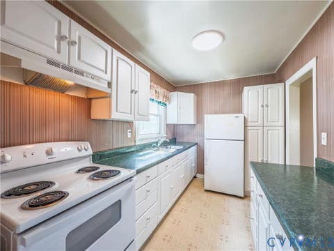 Tiny photo for 422 Roslyn Avenue, Colonial Heights, VA 23834 (MLS # 2622305)