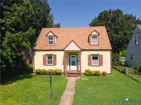 Photo of 422 Roslyn Avenue, Colonial Heights, VA 23834 (MLS # 2622305)
