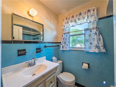 Tiny photo for 422 Roslyn Avenue, Colonial Heights, VA 23834 (MLS # 2622305)
