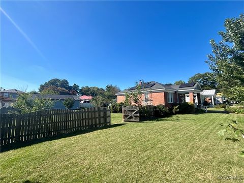 A home in Colonial Heights