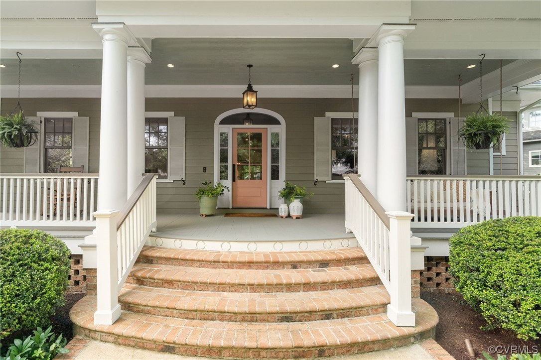 2736 Live Oak Lane