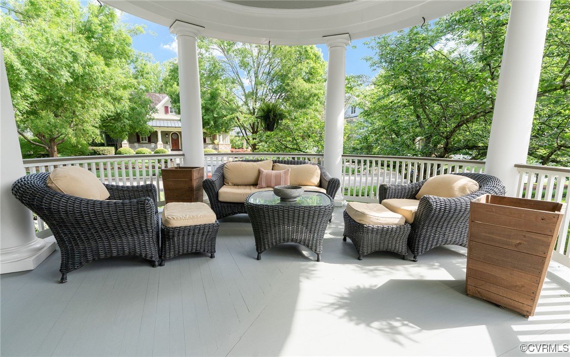 2736 Live Oak Lane