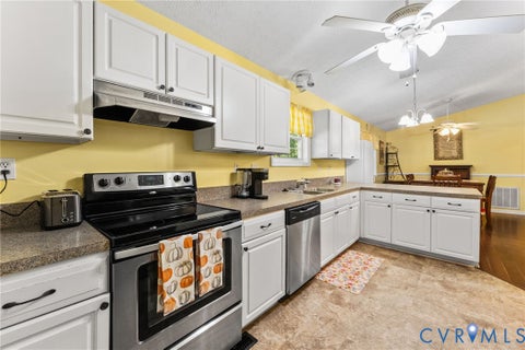 Tiny photo for 921 Jefferson Drive, Palmyra, VA 22963 (MLS # 2628368)