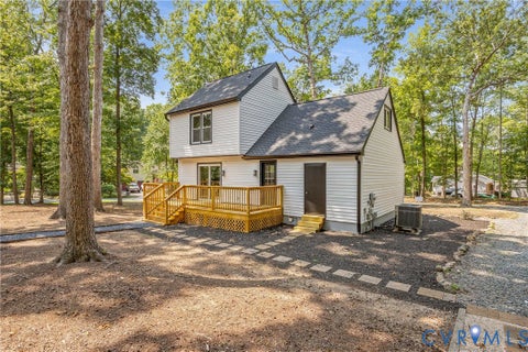 Tiny photo for 1 Long Leaf Lane, Palmyra, VA 22963 (MLS # 2621901)