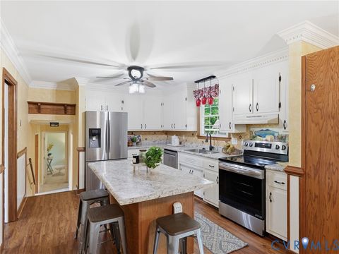 Tiny photo for 1000 Avon Court, Colonial Heights, VA 23834 (MLS # 2611493)