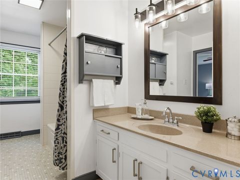 Tiny photo for 1000 Avon Court, Colonial Heights, VA 23834 (MLS # 2611493)