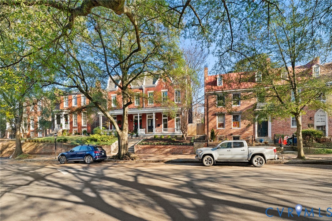 2606 E Franklin Street