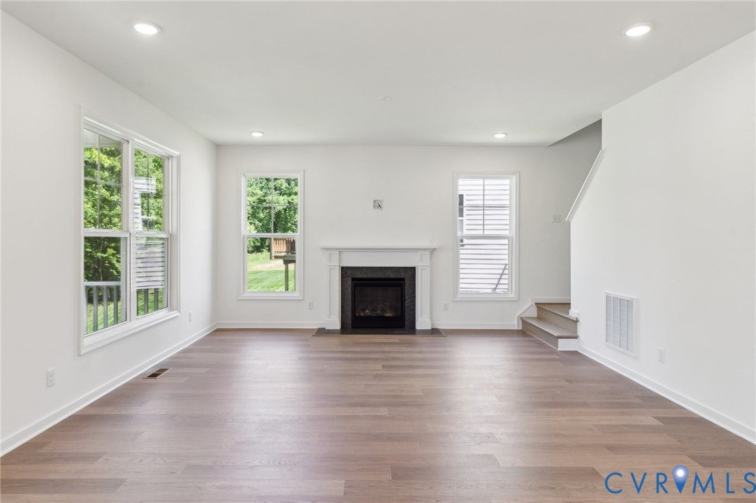 12230 Pin Oak Loop