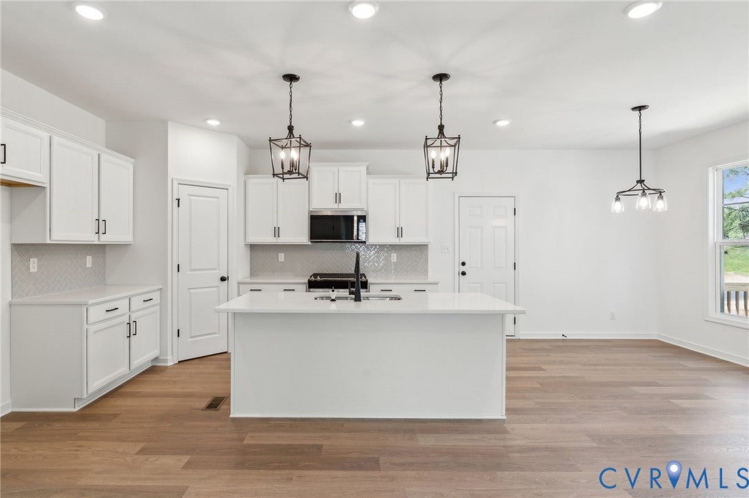 12230 Pin Oak Loop
