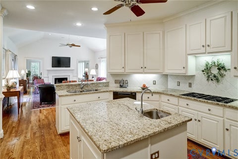 Tiny photo for 7 E Square Lane, Richmond, VA 23238 (MLS # 2621829)