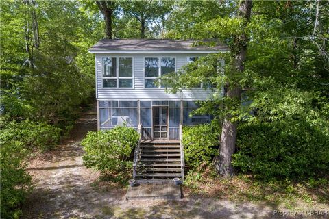 A home in Saluda