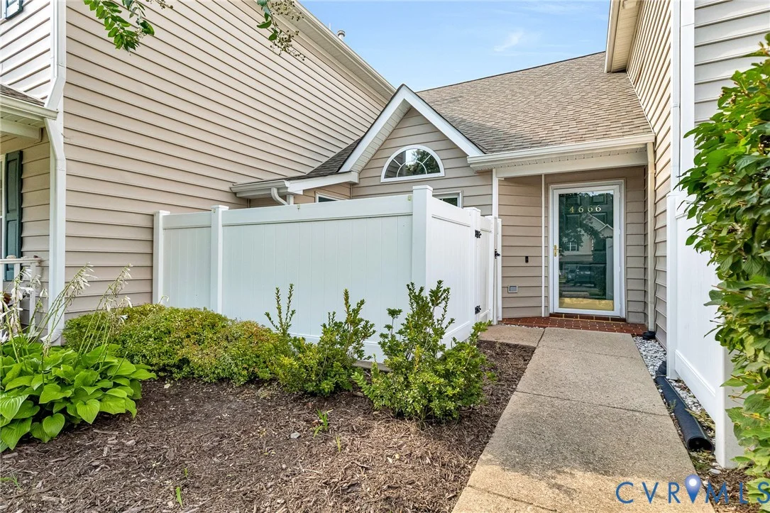 4666 Twin Hickory Lake Drive