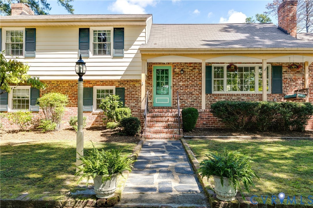 1601 W Monmouth Drive
