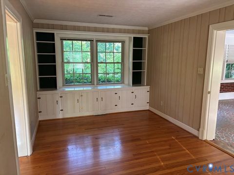 Tiny photo for 701 Fourth Avenue, Farmville, VA 23901 (MLS # 2617911)
