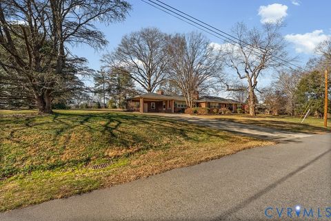 Tiny photo for 701 Fourth Avenue, Farmville, VA 23901 (MLS # 2617911)