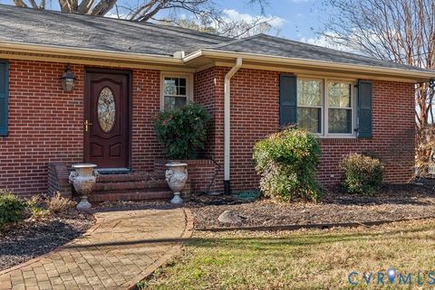 Tiny photo for 701 Fourth Avenue, Farmville, VA 23901 (MLS # 2617911)