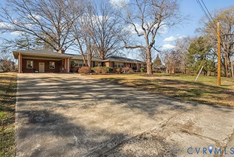 Tiny photo for 701 Fourth Avenue, Farmville, VA 23901 (MLS # 2617911)