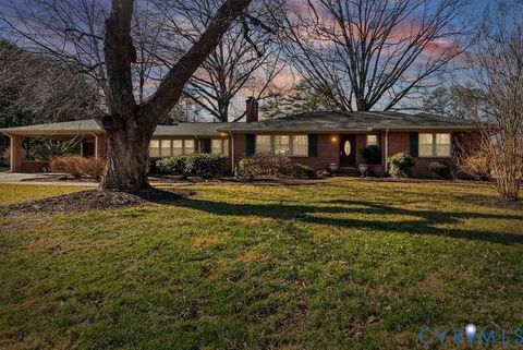 Tiny photo for 701 Fourth Avenue, Farmville, VA 23901 (MLS # 2617911)