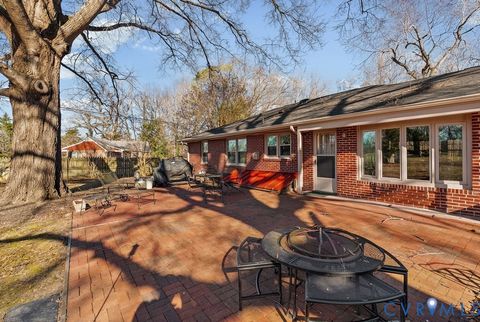 Tiny photo for 701 Fourth Avenue, Farmville, VA 23901 (MLS # 2617911)