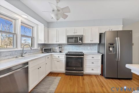 Photo of 701 Fourth Avenue, Farmville, VA 23901 (MLS # 2617911)