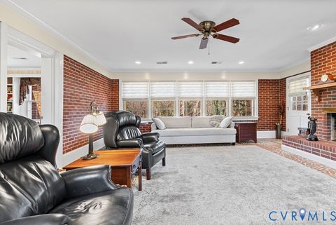 Tiny photo for 701 Fourth Avenue, Farmville, VA 23901 (MLS # 2617911)