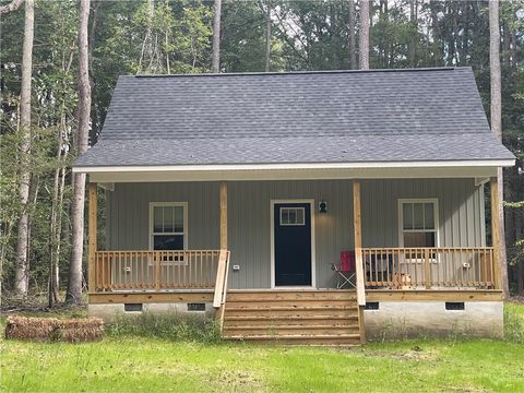 Photo of 335 Pineview Drive, Hartfield, VA 23071 (MLS # 2527433)