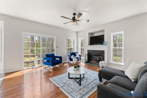 Tiny photo for 201 Washington Drive, Ruther Glen, VA 22546 (MLS # 2609066)