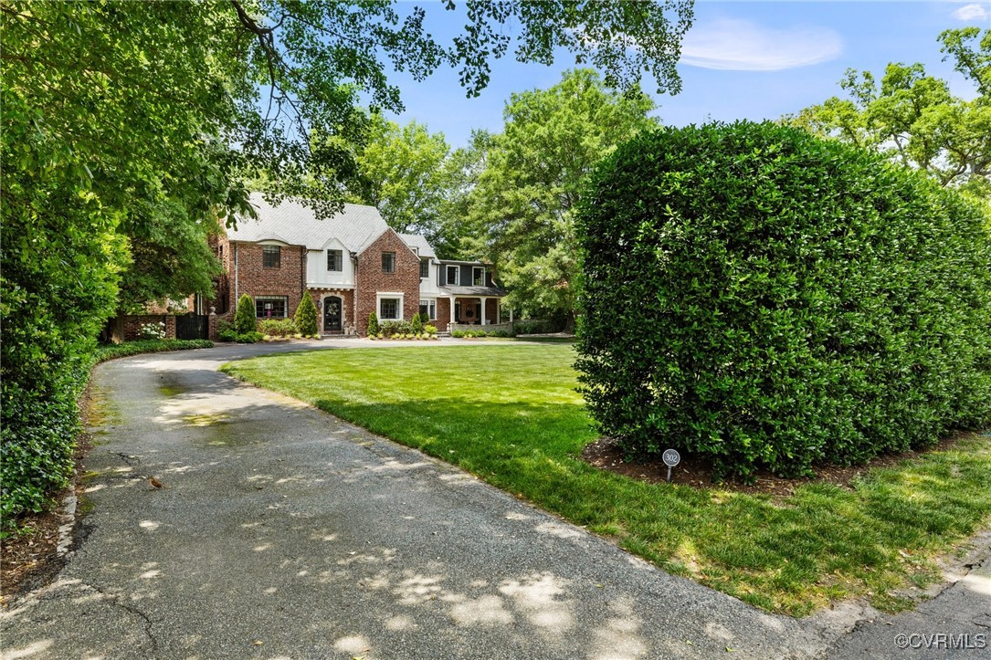 302 Greenway Lane