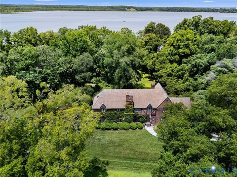 Photo of 701 Appomattox Street, Hopewell, VA 23860 (MLS # 2617691)