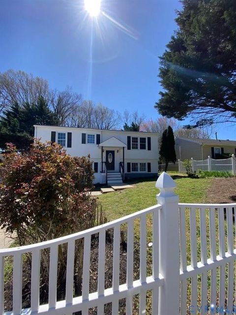 Tiny photo for 746 St John Street, Petersburg, VA 23803 (MLS # 2530102)